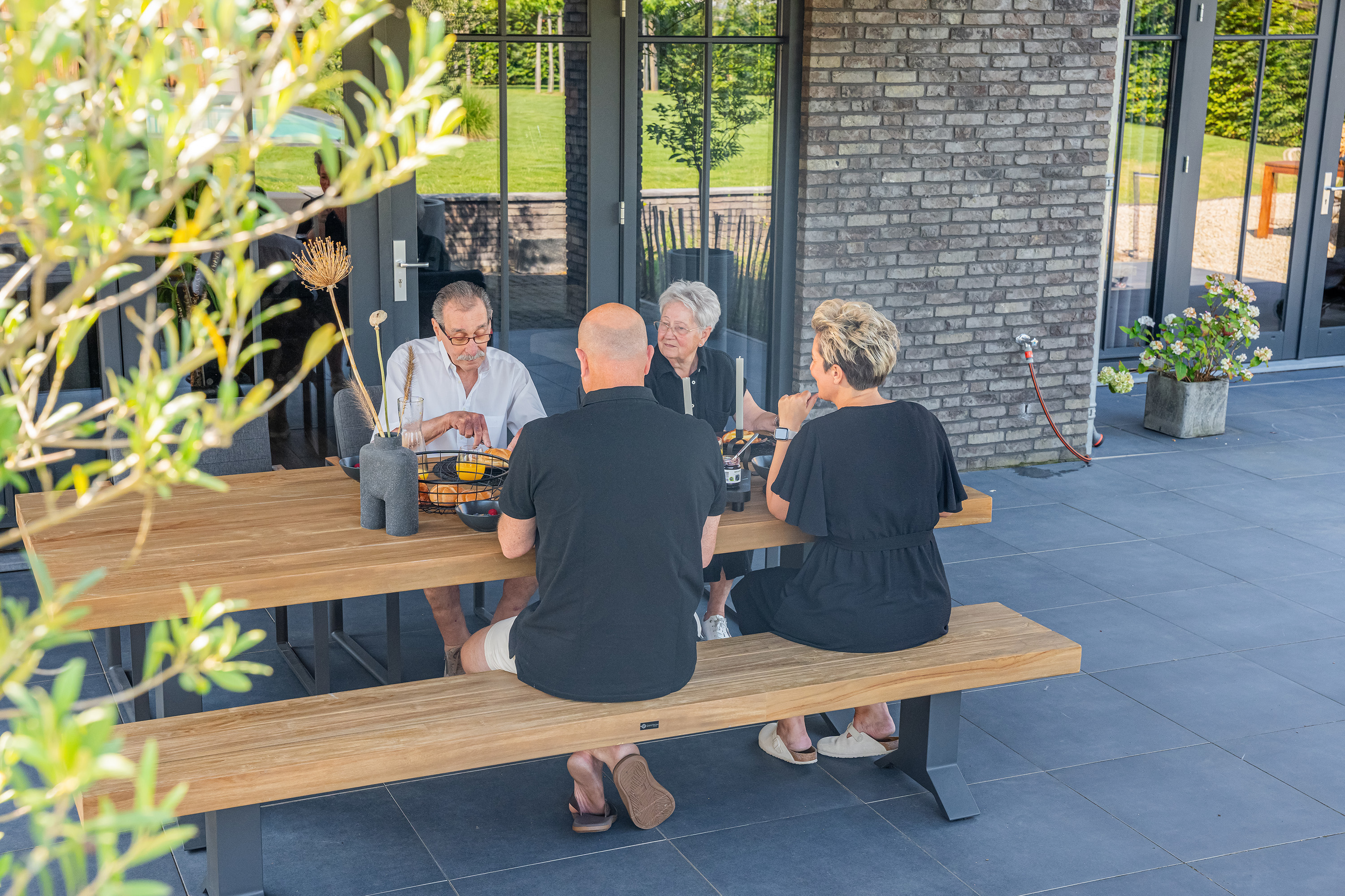 Warmer weer op komst: dé tuintrends en tips voor een stijlvolle buitenruimte