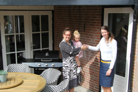 Uitreiking buitenkeuken | Winnaar fotoactie maand mei