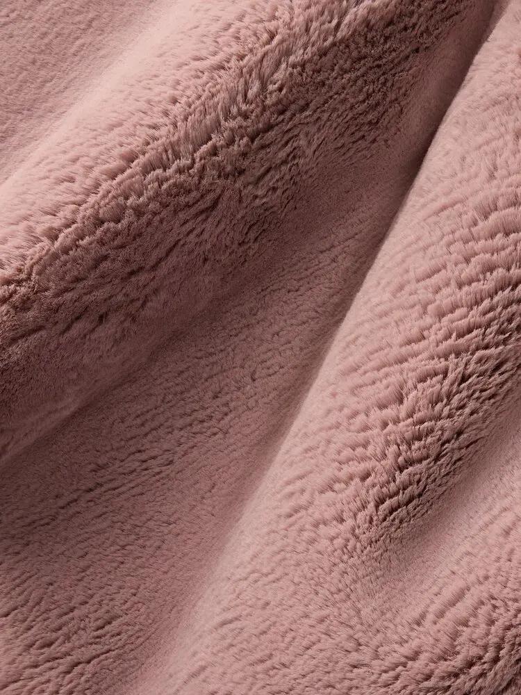 Close-up van een zacht shaggy vloerkleed